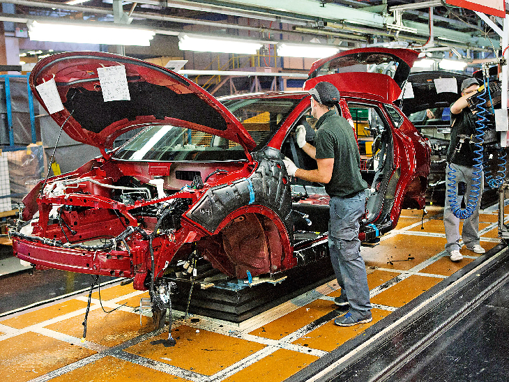 Corona's cry of auto industry after economic slowdown, production crisis expected | आर्थिक सुस्ती के बाद ऑटो इंडस्ट्री का कोरोना का रोना, उत्पादन पर गंभीर संकट के आसार