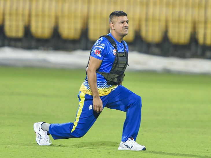 धोनी ने भारतीय टीम के लिए पिछला मैच जुलाई में न्यूजीलैंड के खिलाफ वनडे वर्ल्ड कप में खेला था।