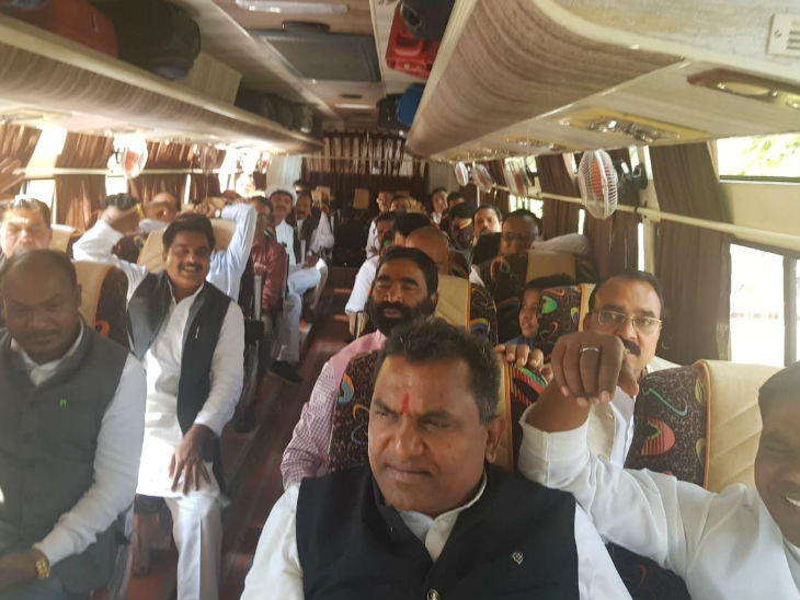 कांग्रेस कार्यालय पर सन्नाटा, सीएम हाउस पर विधायकों का जमावड़ा; निर्दलीय शेरा बोले- सिंधिया गुट के 4 विधायक मेरे संपर्क में|भोपाल,Bhopal - Dainik Bhaskar