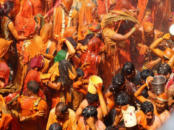 तस्वीरों में देखिए बलदाऊ का हुरंगा|आगरा,Agra - Dainik Bhaskar