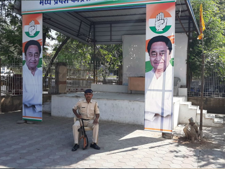 कांग्रेस कार्यालय पर सन्नाटा, सीएम हाउस पर विधायकों का जमावड़ा; निर्दलीय शेरा बोले- सिंधिया गुट के 4 विधायक मेरे संपर्क में|भोपाल,Bhopal - Dainik Bhaskar