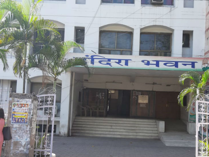 कांग्रेस कार्यालय पर सन्नाटा, सीएम हाउस पर विधायकों का जमावड़ा; निर्दलीय शेरा बोले- सिंधिया गुट के 4 विधायक मेरे संपर्क में|भोपाल,Bhopal - Dainik Bhaskar