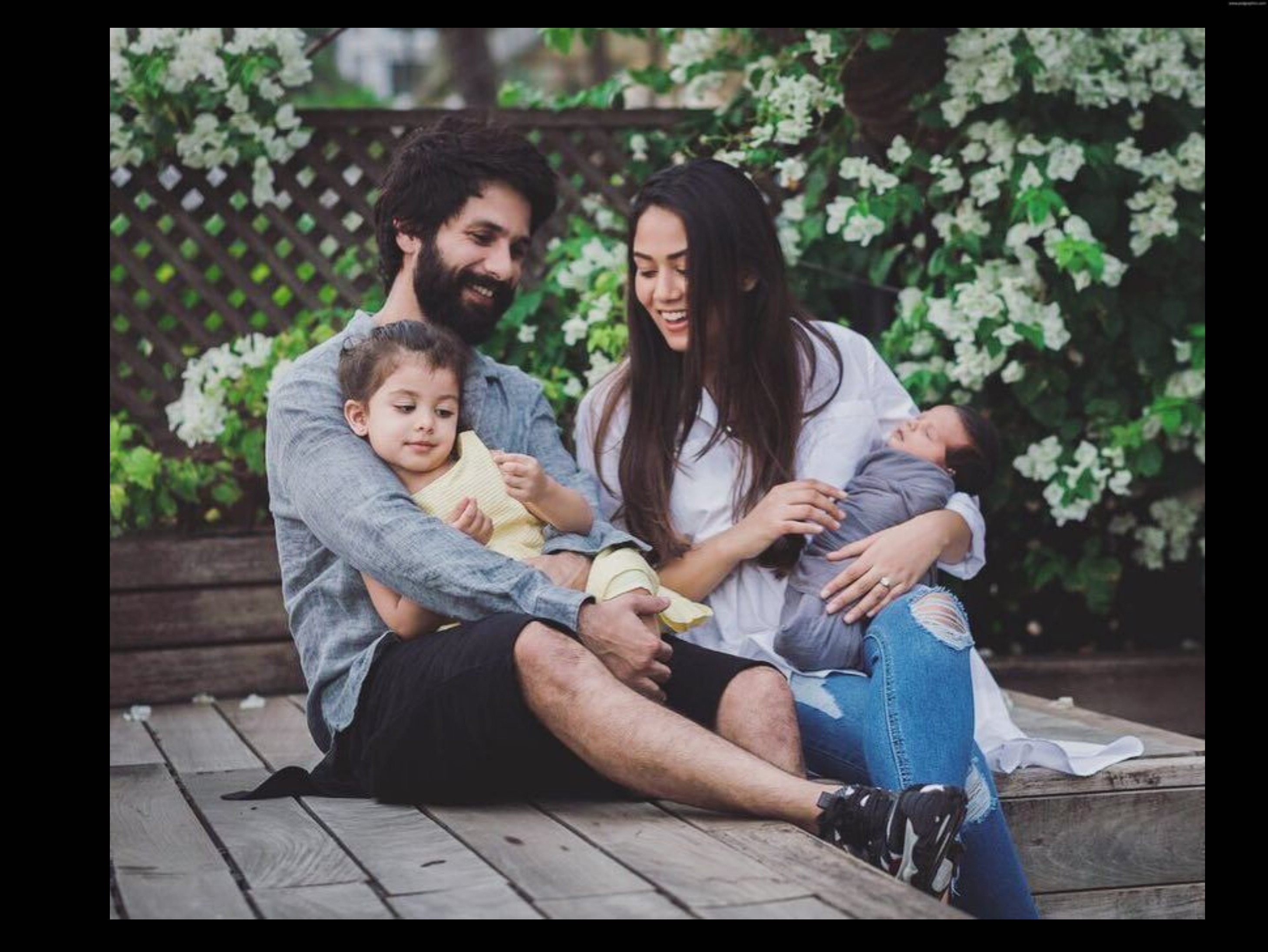 मीरा महज 21 साल की थीं जब उनकी 7 जुलाई 2015 को शादी हुई। फिल्मी बैकग्राउंड ना होने के बावजूद आज मीरा हर सेलेब के साथ काफी घुल मिल गई हैं। अगस्त 2016 में दोनों के घर में नन्हीं परी मीशा का जन्म हुआ जिसके बाद साल 2018 में इनके बेटे जेन ने दुनिया में कदम रखा।