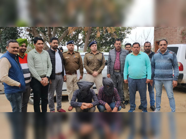 सिरसा में हेरोइन के साथ गिरफ्तार किए गए युवकों के साथ सीआईए की टीम। - Dainik Bhaskar