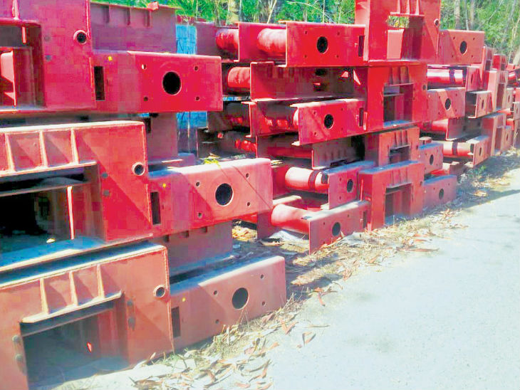 जीएम आएंगे इसलिए रंग-रोगन से लेकर फव्वारे लगाने जैसे काम किए जा रहे। - Dainik Bhaskar