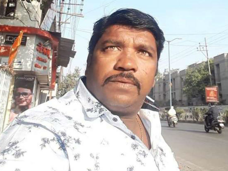 मुकेश चौहान की आरोपियों ने चाकू गाेदकर हत्या कर दी थी। - Dainik Bhaskar