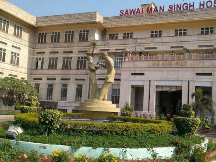 संदिग्ध मरीजों को एसएमएस अस्पताल में भर्ती कराया गया है। - Dainik Bhaskar