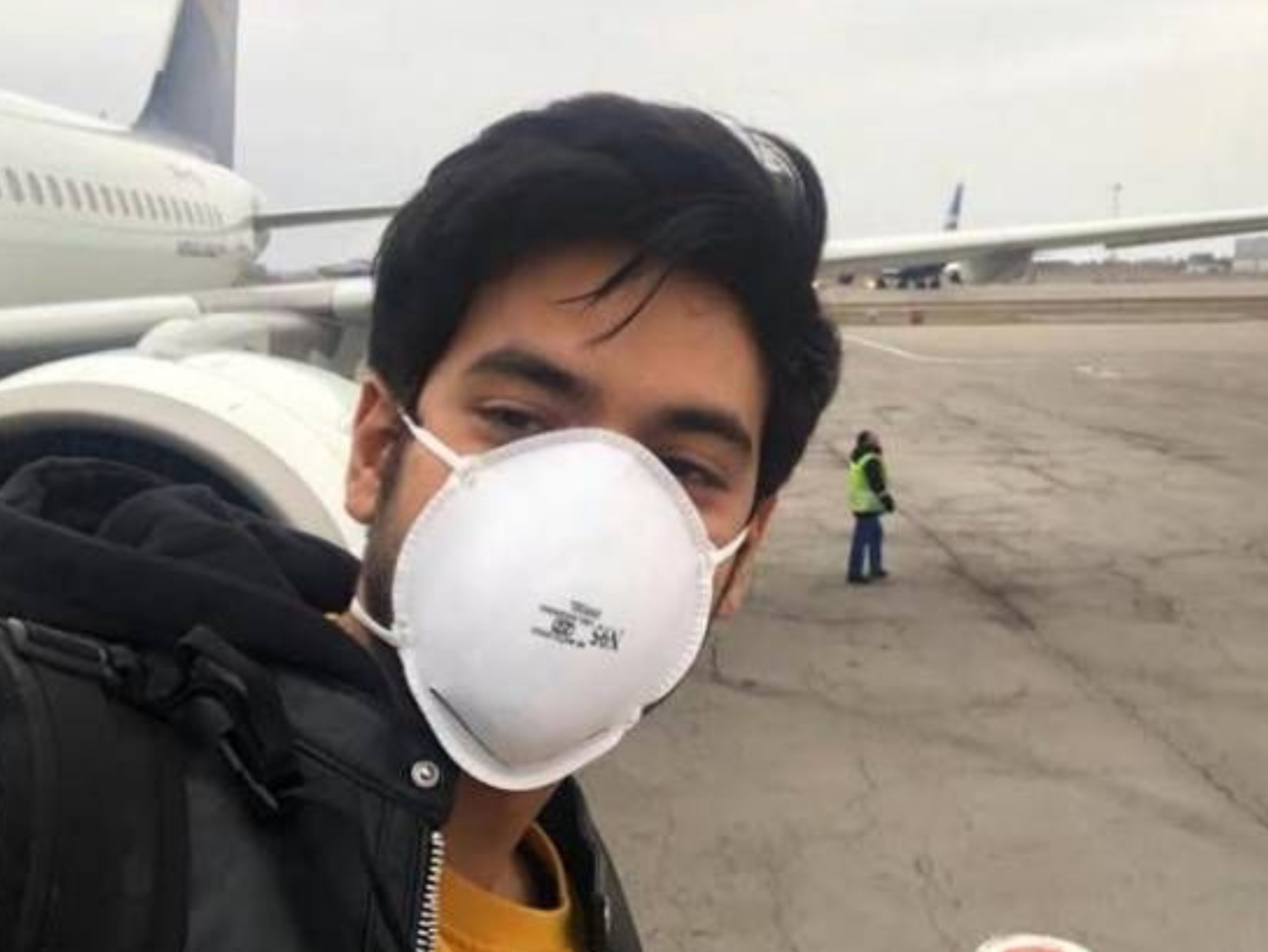 मास्क लगाए हुए शिविन नारंग।