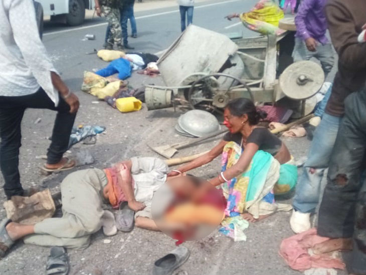 हजारीबाग में अनियंत्रित होकर पलटा पिकअप वैन; दो मजदूरों की मौत, पांच घायल रिम्स रेफर|रांची,Ranchi - Dainik Bhaskar