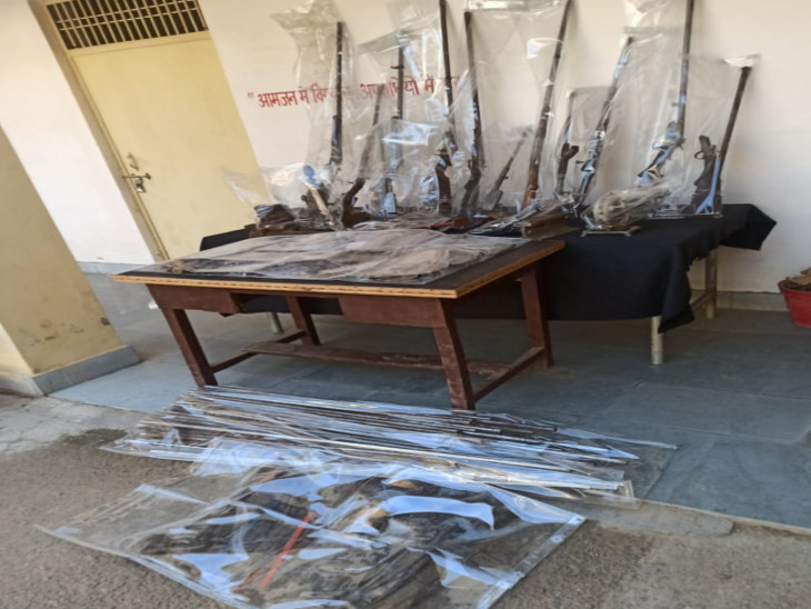 जंगलों में चोरी छिपे चल रहा था अवैध हथियार बनाने का कारखाना, चार आरोपी गिरफ्तार|जयपुर,Jaipur - Dainik Bhaskar