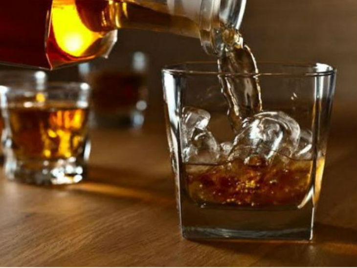 होली पर 61 करोड़ रुपए की शराब गटक गए कानपुर के लोग; पिछले साल से 8 फीसदी ज्यादा हुई बिक्री|कानपुर,Kanpur - Dainik Bhaskar