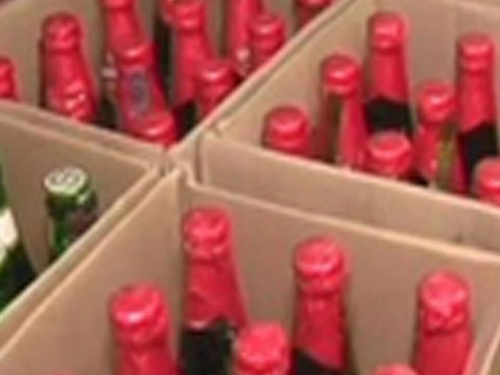 अवैध रूप से कार में ले जाई जा रही थी बीयर। - Dainik Bhaskar