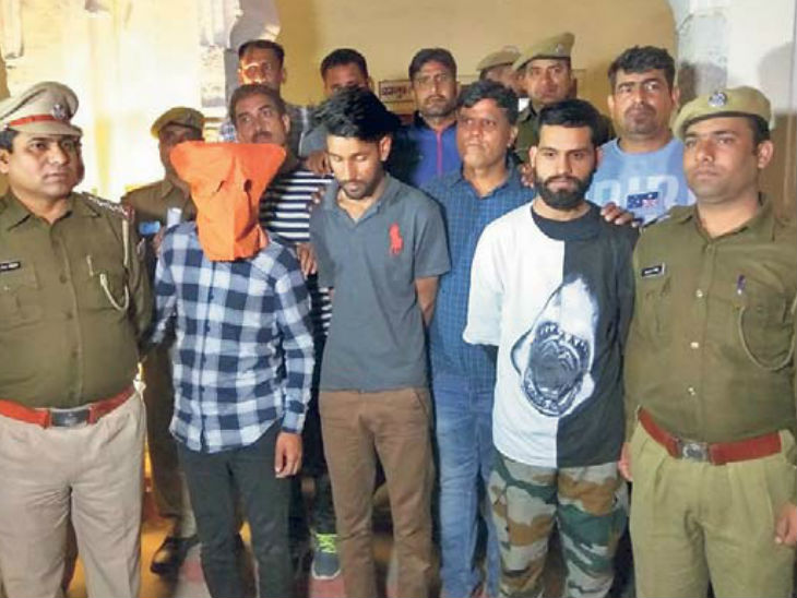 पुलिस गिरफ्त में आरोपी। - Dainik Bhaskar