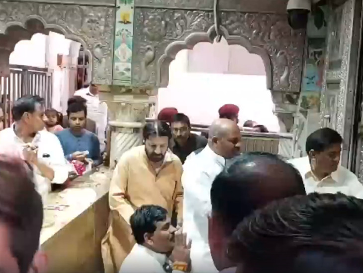 खाटूश्याम मंदिर में मध्य प्रदेश के विधायक। - Dainik Bhaskar
