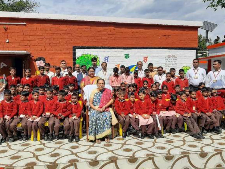 बहराचइ पहुंची राज्यपाल ने बच्चों से की मुलाकात - Dainik Bhaskar