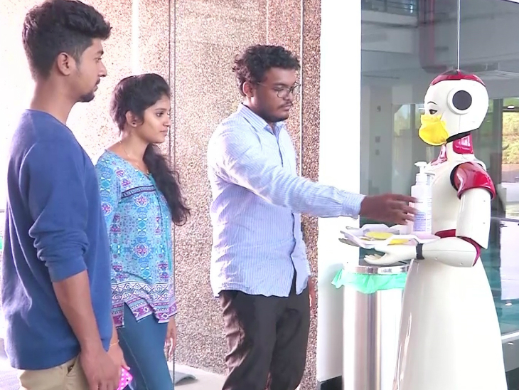 कोरोनावायरस से बचाव के अभियान में रोबोट के इस्तेमाल ने लोगों का ध्यान अपनी ओर खींचा है।