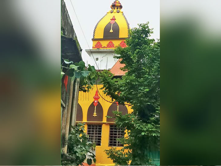 बाणगंगा स्थित इसी मंदिर में हुई चोरी की वारदात। - Dainik Bhaskar