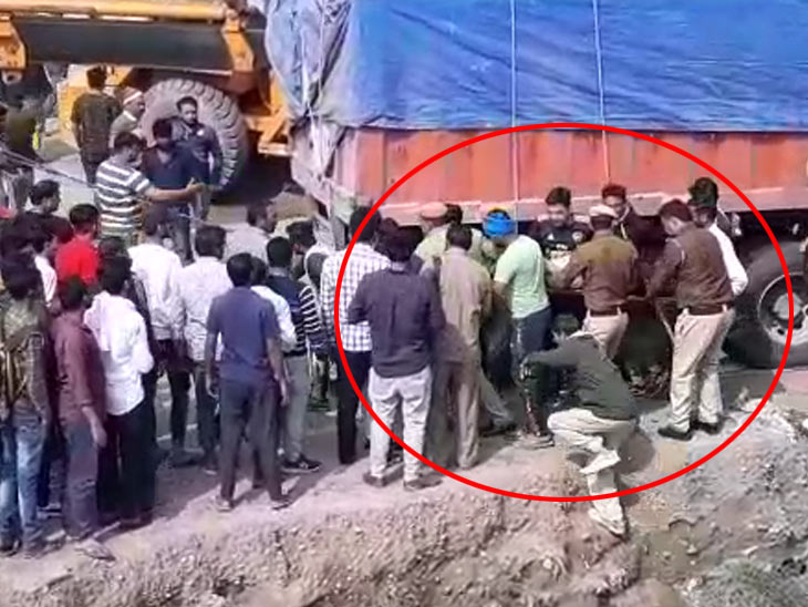 दिल्ली- पानीपत हाइवे पर ट्रक फ्लाईओवर के पिलर से टकराया, गैस कटर से वाहन की बॉडी काटकर निकाला ड्राइवर|पानीपत,Panipat - Dainik Bhaskar