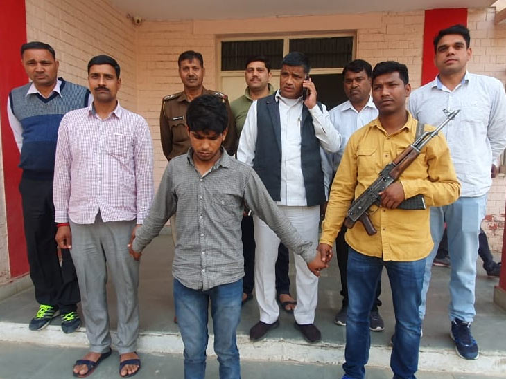 पुलिस गिरफ्त में आरोपी इरफान। - Dainik Bhaskar