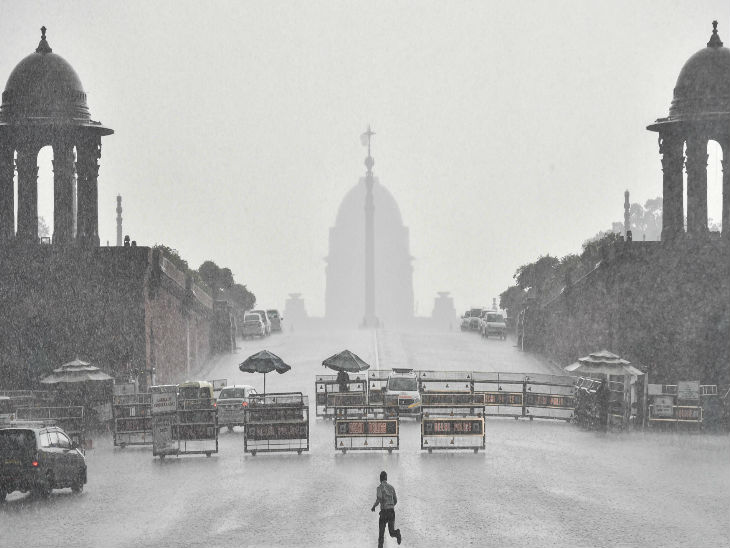 बारिश और ओले के दौरान दिल्ली के विजय चौक का नजारा कुछ ऐसा था। - Dainik Bhaskar