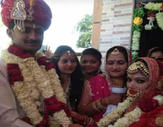 कनाना गांव के विक्रम व सीता की शादी 27 फरवरी को हुई थी। आज उनकी सड़क हादसे में मौत हो गई। - Dainik Bhaskar