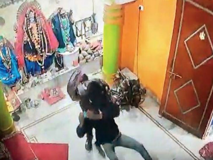 सीसीटीवी फुटेज - Dainik Bhaskar