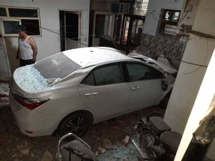 Accident In Faridabad; Car Crashes Into a House In Haryana Faridabad