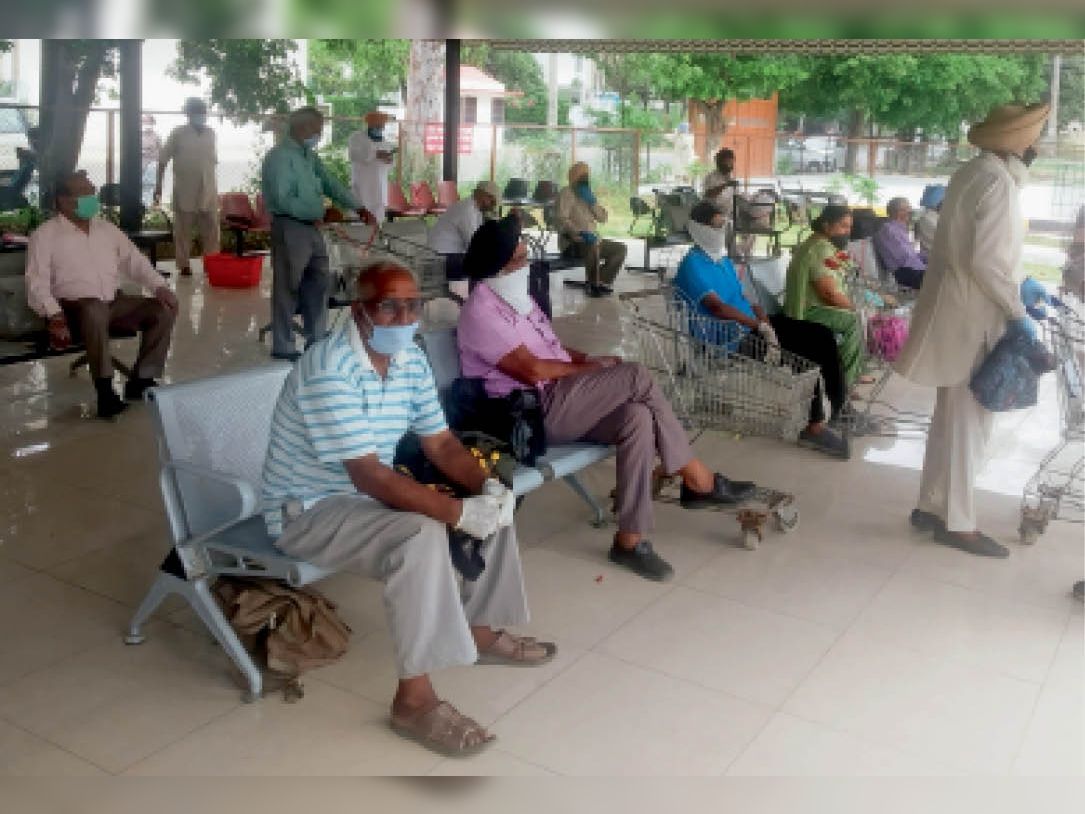 CSD canteen opens after 50 days, entry on 250 only, booking full till