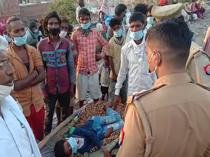 हाईवे पर पैदल जाते देख वहां तैनात पुलिसकर्मियों ने पूछताछ की। जानकारी होने पर उन्हें पानी और खाने की व्यवस्था करवायी।