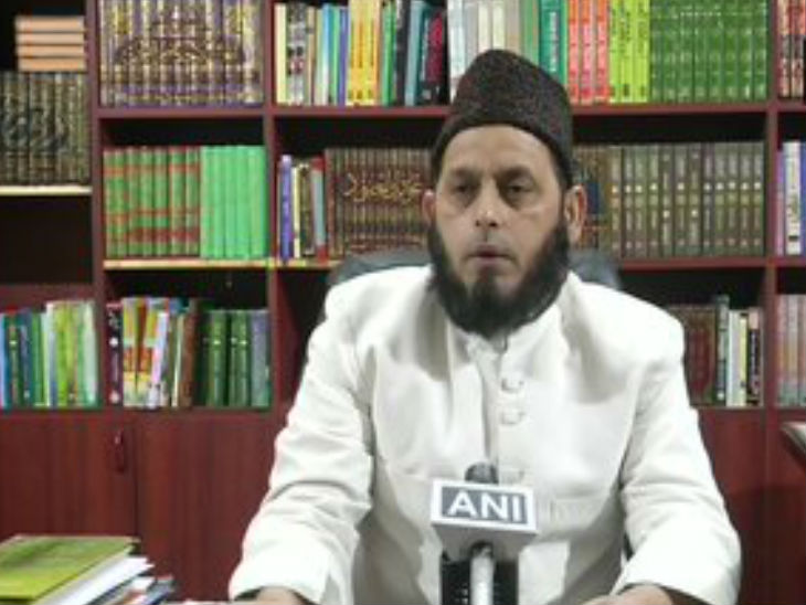 ईद के मौके पर घर में नमाज अदा करने की अपील राशिद फिरंगी महली ने की है। उन्होंने कहा है कि ईद के मौके पर भी लोग लॉकडाउन के नियमों का पूरी तरह से पालन करें।