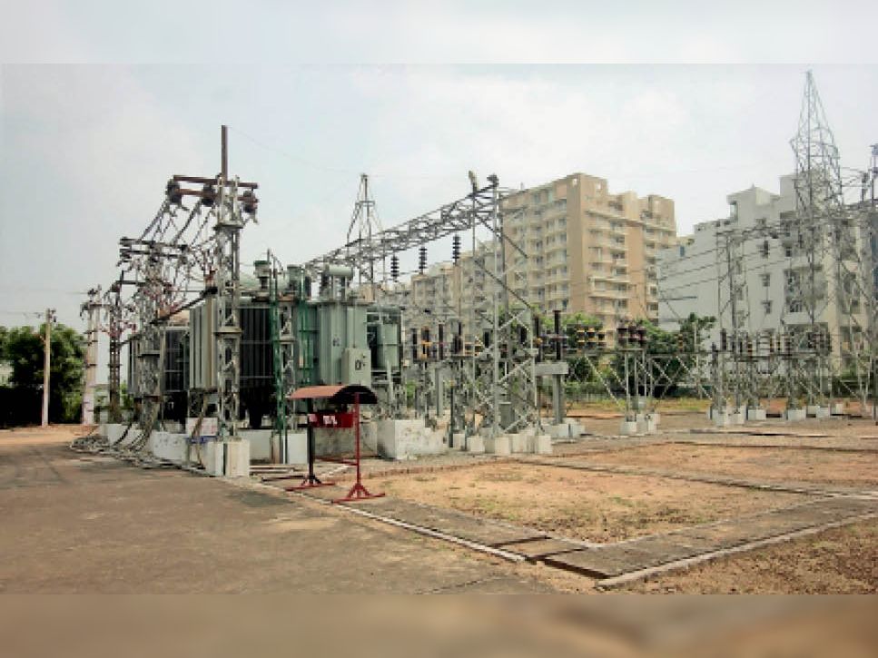 People of many colonies of the city were troubled by the power cut
