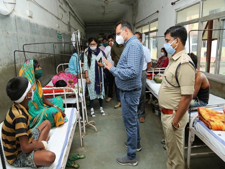 कलेक्टर ने लोगों से बात की, जांच में पाया कि अस्पताल में गंदगी रहती है, इसलिए टॉयलेट दिन में तीन बार साफ करने के निर्देश देने पड़े।