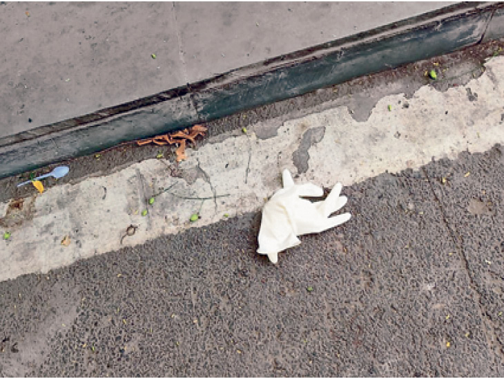 यूज्ड मास्क और ग्लब्स ।