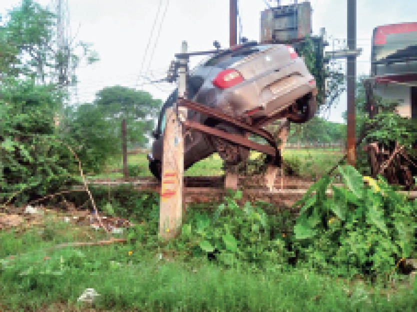 High speed car collided with stone and stuck in a 5 feet high ...