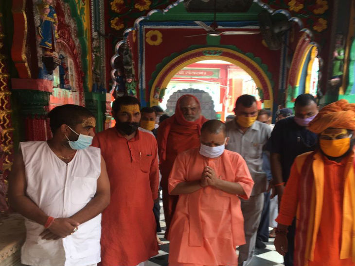 योगी ने हनुमानगढ़ी में किया दर्शन पूजन