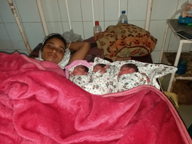 अपनी तीनों बेटियों के साथ गोपी बाई।