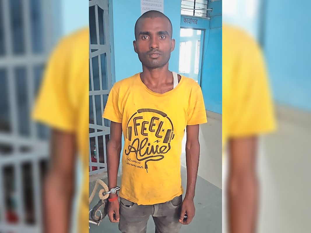 गिरफ्तार पिकअप ड्राइवर। 