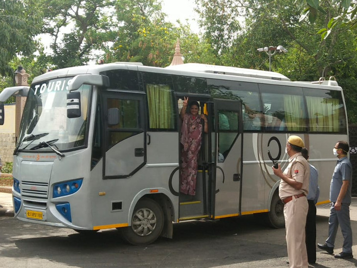Ashok Gehlot MLA Jaipur Hotel Update Ashok Gehlot Government Crisis