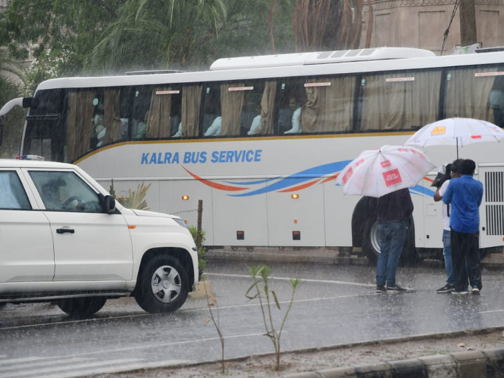 Ashok Gehlot MLA Jaipur Hotel Update Ashok Gehlot Government Crisis