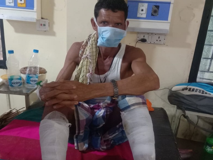 इस ग्रामीण ने नक्सलियों के खिलाफ बात की। डंडों से नक्सलियों ने इनकी पिटाई की और जान से मारने की धमकी दी।