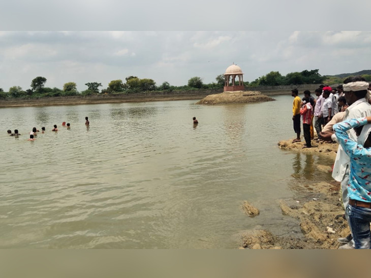 टोंक अखनेशवर तालाब में नहाने गए दो भाइयों समेत तीन बच्चों की डूबने से मौत