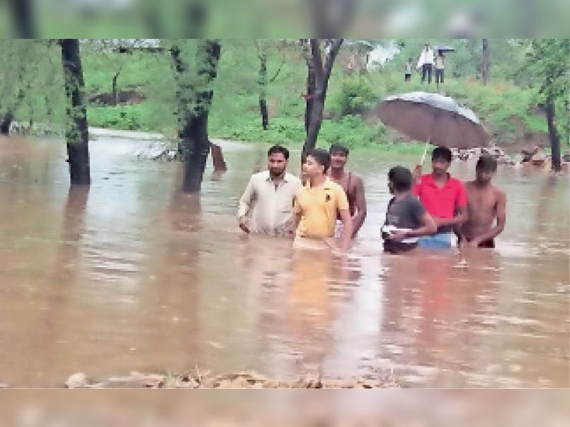 दौसा: मोरोली बांध छलका, रास्ते व खेत लबालब, सैंथल सागर बांध में डेढ़ फुट पानी आया