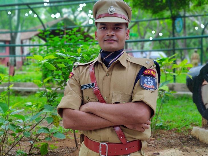 तस्वीर योगेश पटेल की है, जल्द ही छत्तीसगढ़ के किसी जिले में बतौर पुलिस अधिकारी काम करते नजर आएंगे।