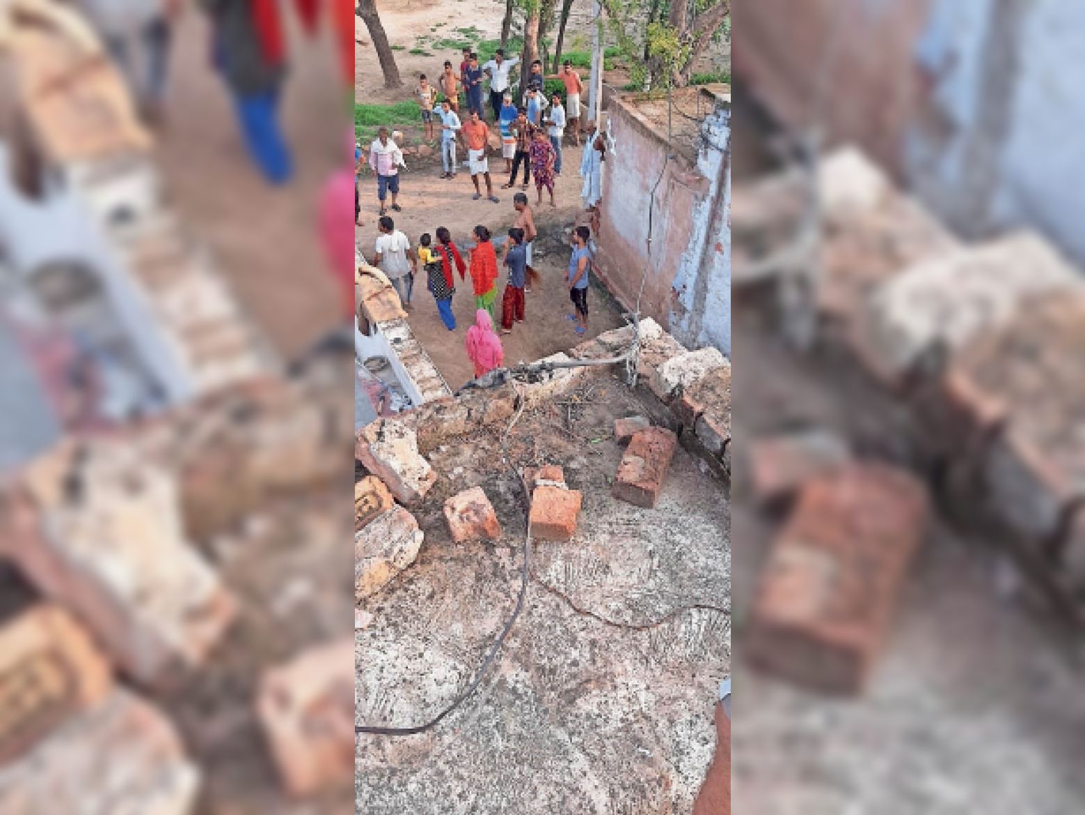 एकटा गांव में बिजली चोरी पकड़ने गए एक्सईएन को घेरा