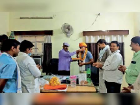 आईएएस में चयनित युवाओं का अधिकारी व कर्मचारी महासंघ ने किया अभिनंदन