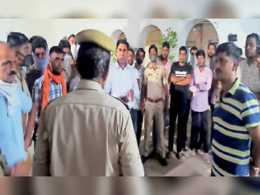 निरीक्षण करने थाने पहुंचे विधायक से जवानों ने कहा-लगातार ड्यूटी से हम तंग, ऐसे में पपला क्या कोई भी अपराधी भाग जाएगा