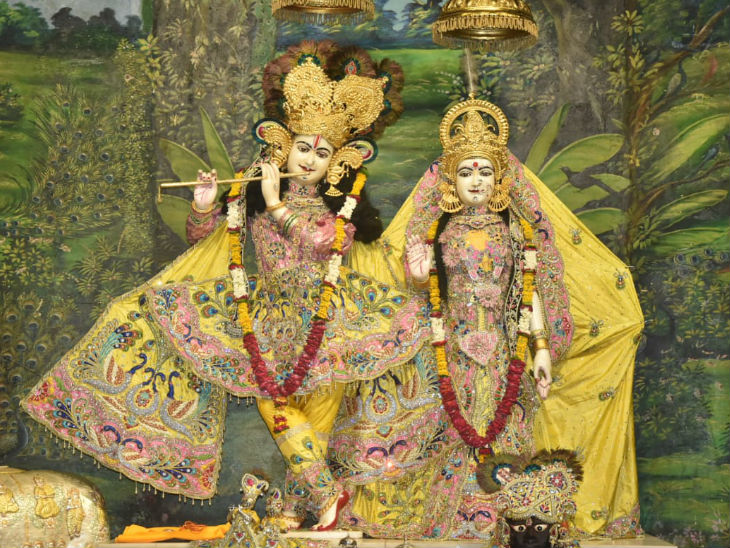 Mathura sealed for Krishna devotees; Barriers erected at 39 places, festive atmosphere appeared, so 20 squares of the city were decorated | कृष्ण भक्तों के लिए सील हुई मथुरा; 39 जगहों पर
