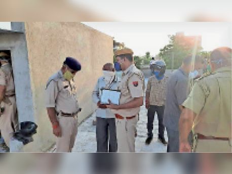 मशीन में करंट आने से मजदूर की मौत, मशीन बंद हुई तब पता चला