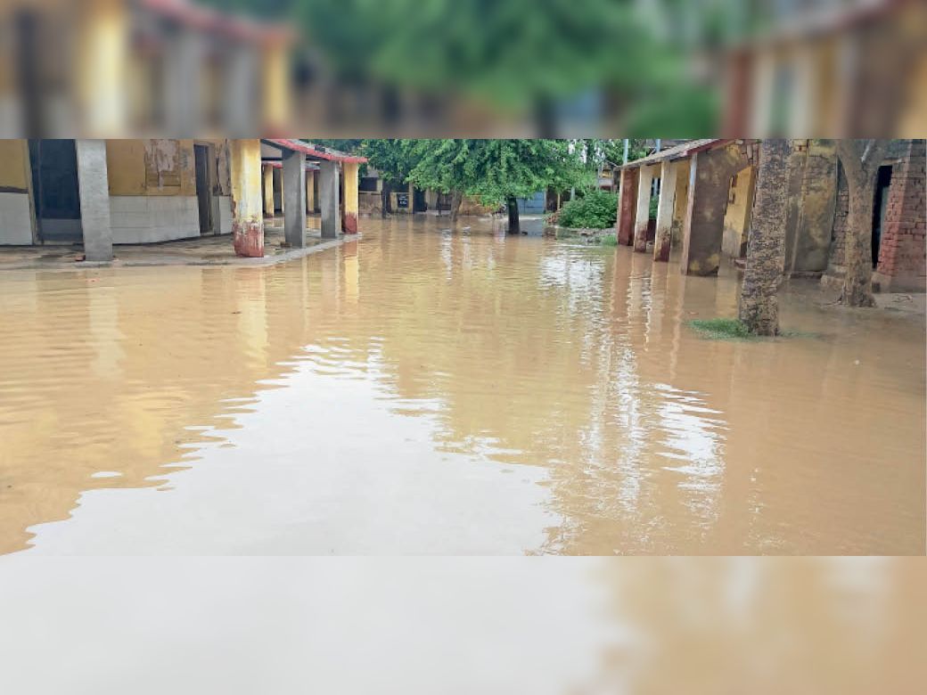 करीब 4 इंच बारिश ने तोड़ा सीजन का रिकॉर्ड, पानी में घिर गया पहाड़ी प्रशासन