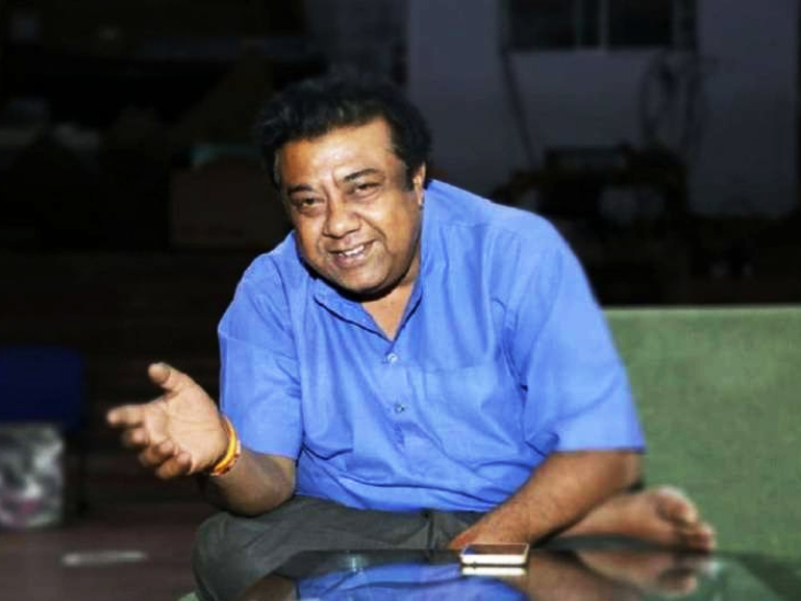 आलाेक चटर्जी एनएसडी-1987 बैच के पासआउट हैं और पिछले 40 सालों से रंगकर्म में सक्रिय हैं।